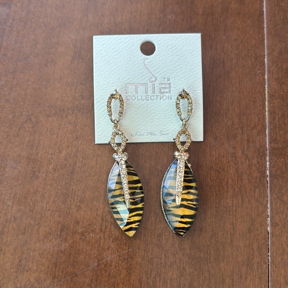 Mia Collection Dangle Teardrop Zebra Tiger Earrings Black Gold - Picture 2 of 3